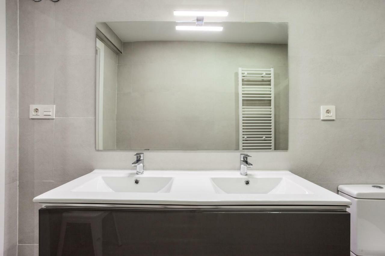 Apartamentos Reina Isabel Granada Bagian luar foto